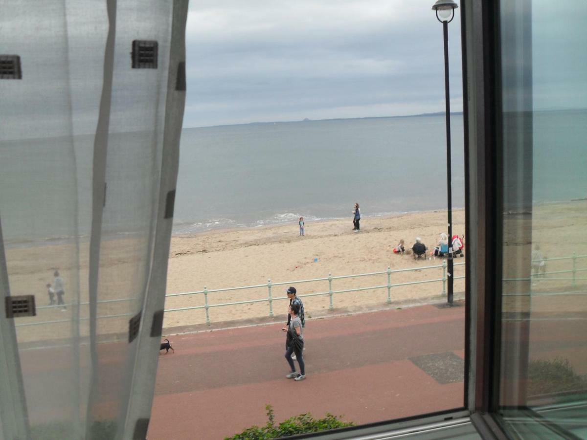 Edinburgh Beach View Apartment Екстер'єр фото